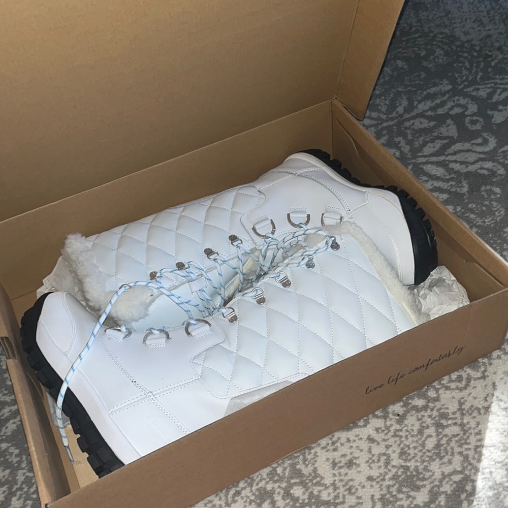 Bear paw snow boots